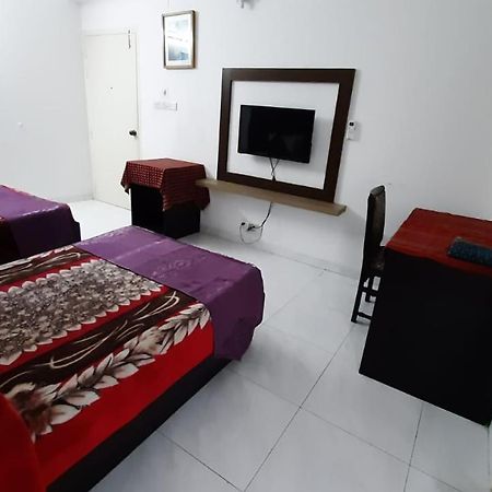 Center Point Apartment Dhaka Buitenkant foto