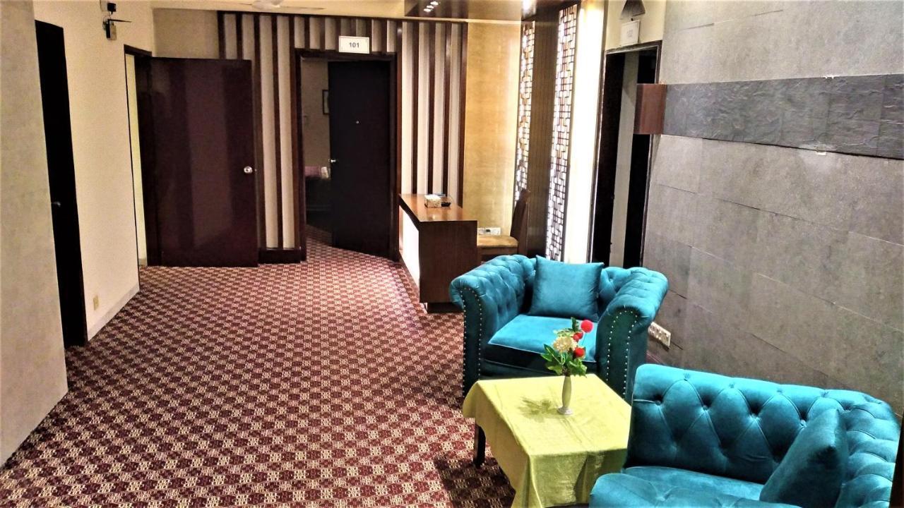 Center Point Apartment Dhaka Buitenkant foto