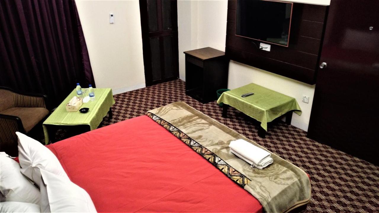 Center Point Apartment Dhaka Buitenkant foto
