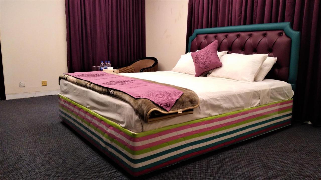Center Point Apartment Dhaka Buitenkant foto