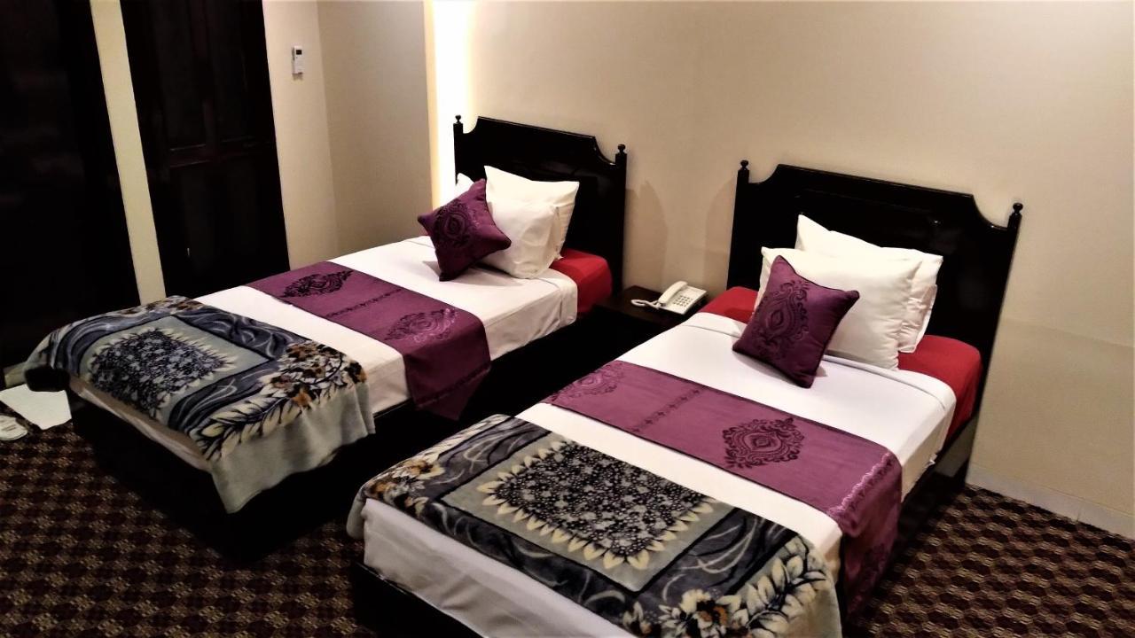 Center Point Apartment Dhaka Buitenkant foto