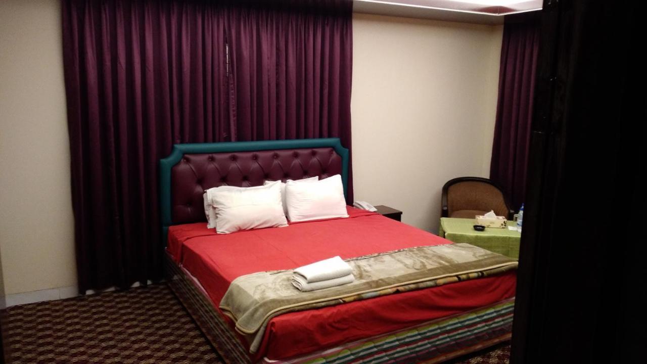 Center Point Apartment Dhaka Buitenkant foto