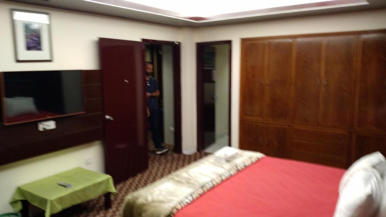 Center Point Apartment Dhaka Buitenkant foto