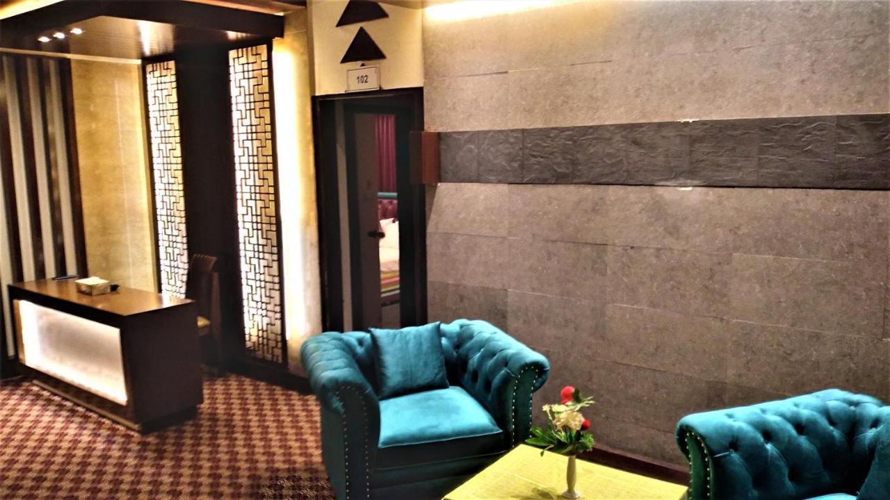 Center Point Apartment Dhaka Buitenkant foto