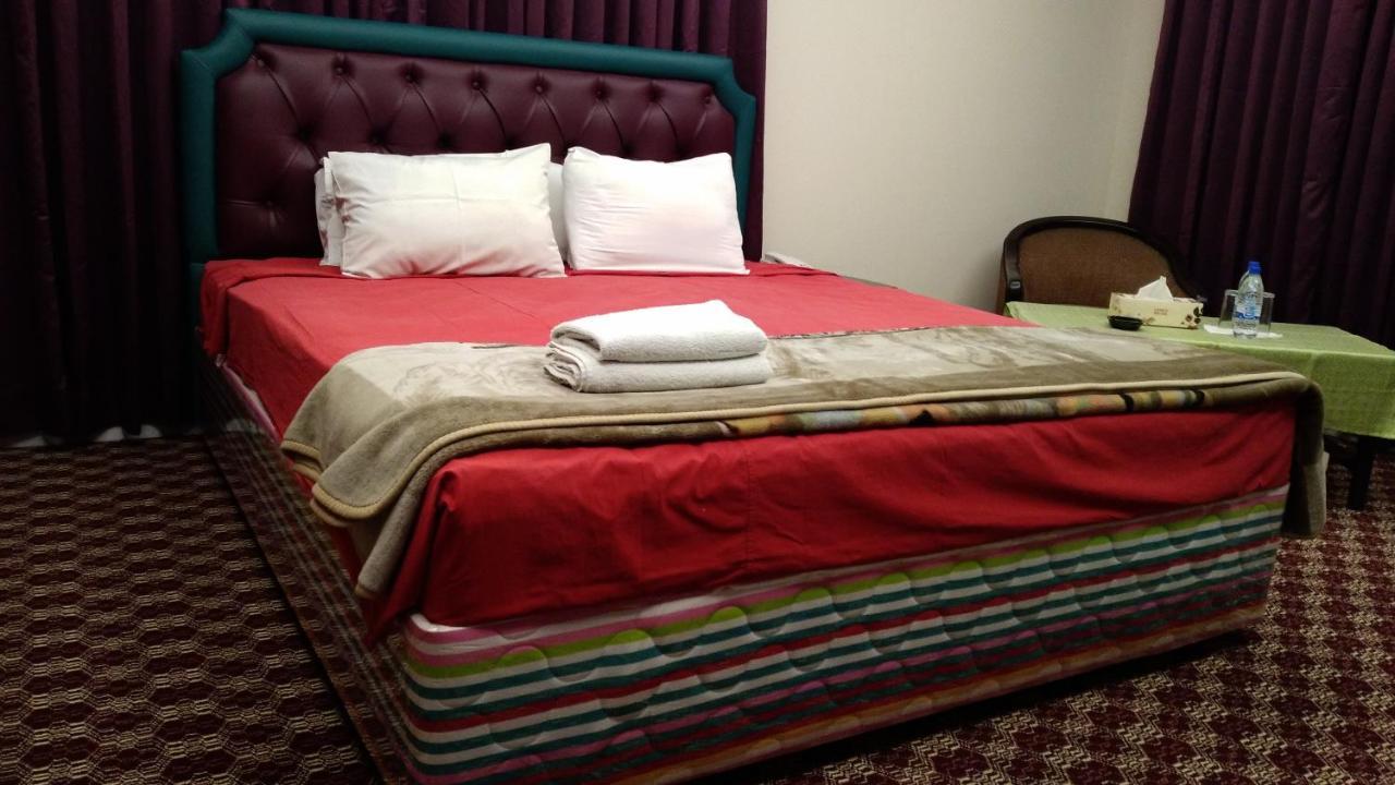 Center Point Apartment Dhaka Buitenkant foto