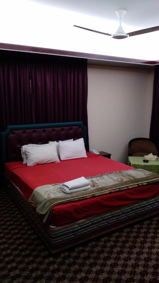 Center Point Apartment Dhaka Buitenkant foto