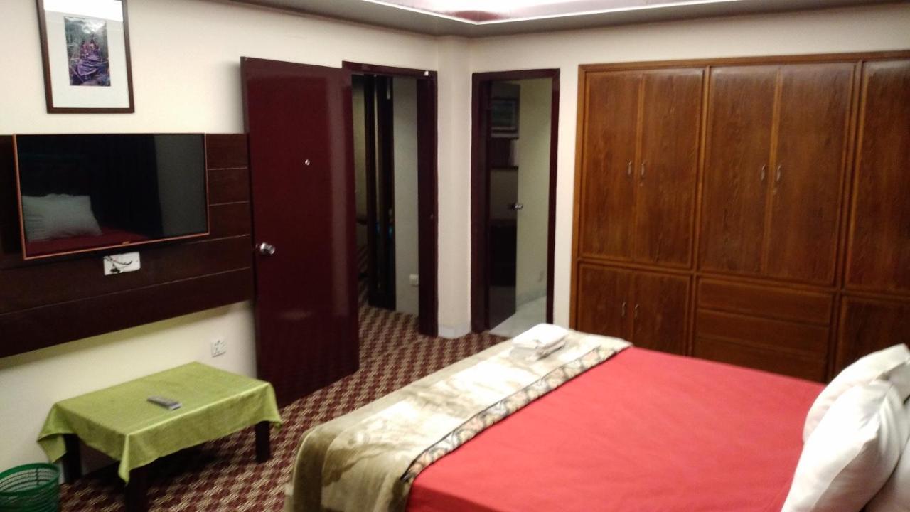 Center Point Apartment Dhaka Buitenkant foto