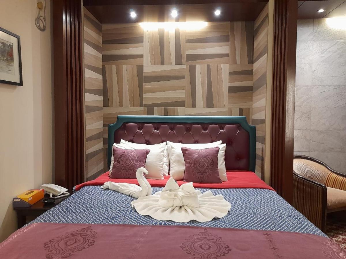 Center Point Apartment Dhaka Buitenkant foto