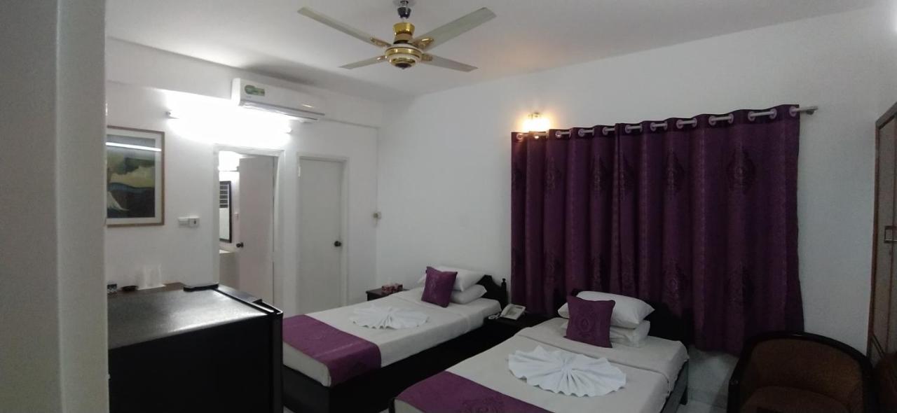 Center Point Apartment Dhaka Buitenkant foto