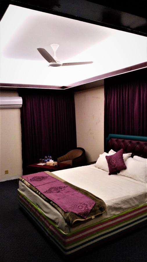 Center Point Apartment Dhaka Buitenkant foto