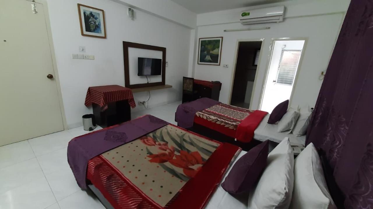 Center Point Apartment Dhaka Buitenkant foto