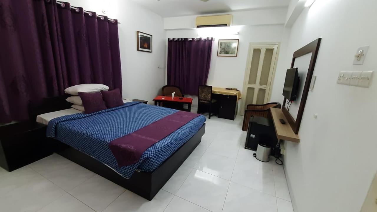 Center Point Apartment Dhaka Buitenkant foto